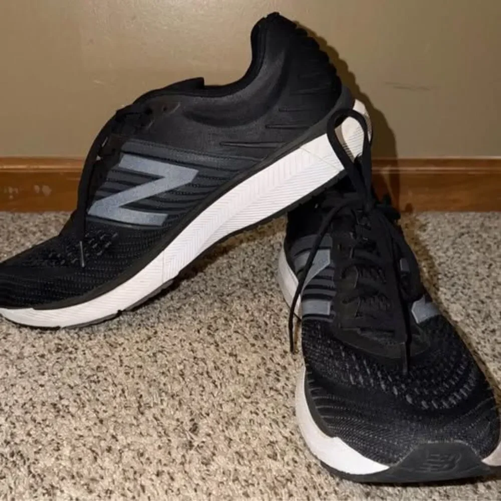 Men’s New Balance 860 Athletic Shoes Size 15 - EUC